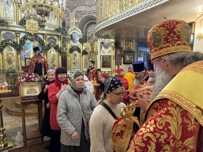 Накануне Антипасхи митрополит Евгений совершил Всенощное бдение