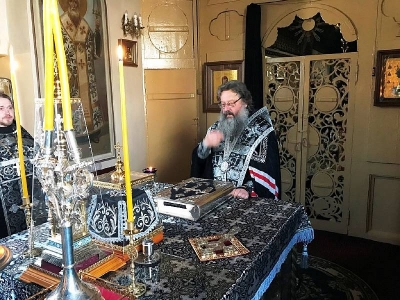 Вечером в Великий понедельник митрополит Кирилл совершил Вечернее богослужение в Иоанно-Предтеченском соборе