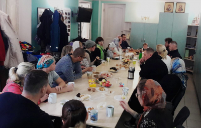 Начались традиционные беседы родителей с духовником воскресной школы отцом Петром